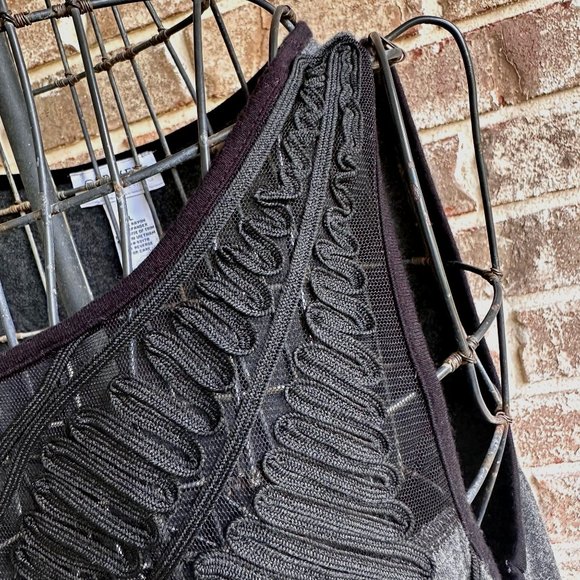 Carmen Marc Valvo Tunic Top Sz L Gray Sleeveless Black Embellished Souta… - Picture 7 of 12